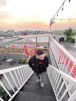ROOFTOP NGẮM HOÀNG HÔN VÀ MÁY BAY CỰC ĐỈNH - ảnh 2 rooftop ngam hoang hon va may bay cuc dinh - anh 2