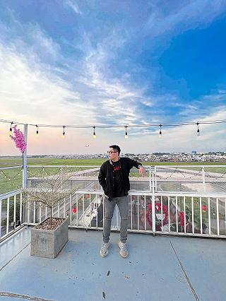ROOFTOP NGẮM HOÀNG HÔN VÀ MÁY BAY CỰC ĐỈNH - ảnh 4 rooftop ngam hoang hon va may bay cuc dinh - anh 4