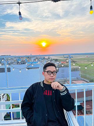 ROOFTOP NGẮM HOÀNG HÔN VÀ MÁY BAY CỰC ĐỈNH - ảnh 6 rooftop ngam hoang hon va may bay cuc dinh - anh 6