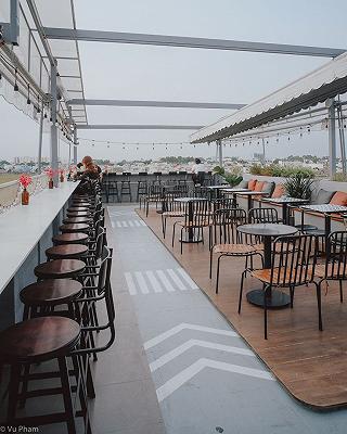MỘT ROOFTOP VIEW SÂN BAY XỊN XÒ BẠN ĐÃ GHÉ THĂM HAY CHƯA? - ảnh 3 mot rooftop view san bay xin xo ban da ghe tham hay chua? - anh 3