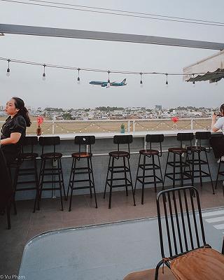 MỘT ROOFTOP VIEW SÂN BAY XỊN XÒ BẠN ĐÃ GHÉ THĂM HAY CHƯA? - ảnh 4 mot rooftop view san bay xin xo ban da ghe tham hay chua? - anh 4