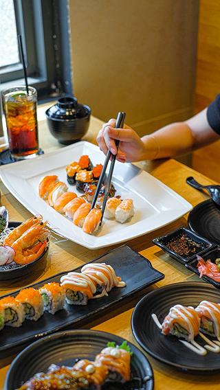BUFFET SUSHI ĂN THẢ GA VỚI 7749 LOẠI ĐẢM BẢO ĂN ĐÃ CÁI NƯ - ảnh 3 buffet sushi an tha ga voi 7749 loai dam bao an da cai nu - anh 3