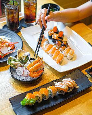 BUFFET SUSHI ĂN THẢ GA VỚI 7749 LOẠI ĐẢM BẢO ĂN ĐÃ CÁI NƯ - ảnh 1 buffet sushi an tha ga voi 7749 loai dam bao an da cai nu - anh 1