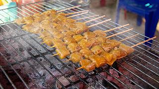XIÊN CHẢ RAM NƯỚNG PHÚ YÊN 5K/XIÊN - ảnh 1 xien cha ram nuong phu yen 5k/xien - anh 1
