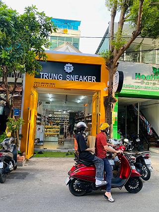 DÂN CHƠI SNEAKER MÀ HÔNG BIẾT CHỖ NÀY LÀ THIẾU SÓT LẮM NHA 😂 - ảnh 1 dan choi sneaker ma hong biet cho nay la thieu sot lam nha 😂 - anh 1