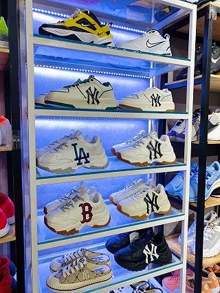 DÂN CHƠI SNEAKER MÀ HÔNG BIẾT CHỖ NÀY LÀ THIẾU SÓT LẮM NHA 😂 - ảnh 4 dan choi sneaker ma hong biet cho nay la thieu sot lam nha 😂 - anh 4