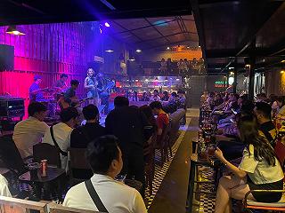 Quán bar nhạc sống tuyệt đẹp tại Thủ Đức - ảnh 4 quan bar nhac song tuyet dep tai thu duc - anh 4