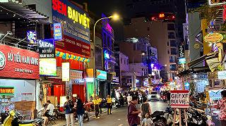 Phố đi bộ Bùi Viện khu vui chơi về đêm khi đến Sài Gòn - Thành phố Hồ Chí Minh - ảnh 6 pho di bo bui vien khu vui choi ve dem khi den sai gon - thanh pho ho chi minh - anh 6