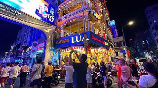 Phố đi bộ Bùi Viện khu vui chơi về đêm khi đến Sài Gòn - Thành phố Hồ Chí Minh - ảnh 4 pho di bo bui vien khu vui choi ve dem khi den sai gon - thanh pho ho chi minh - anh 4