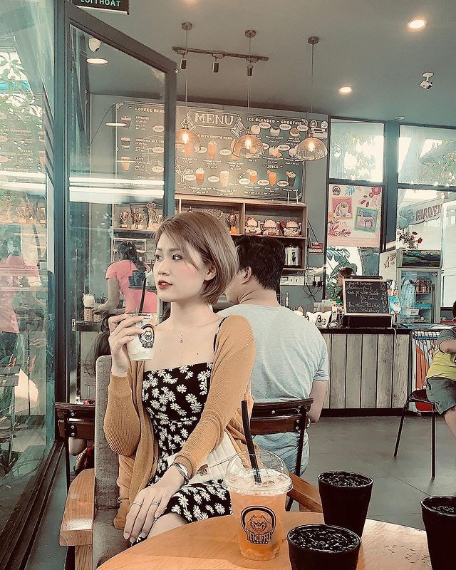 Ngồi hoài không chán với 7 quán cà phê cún cưng đáng yêu hết nấc tại Sài Gòn - ảnh 10 ngoi hoai khong chan voi 7 quan ca phe cun cung dang yeu het nac tai sai gon - anh 10