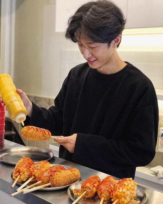 goc kiem chung hotdog ngap phomai cua quan oppa han quoc dep trai - anh 7