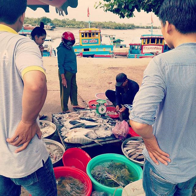 Chợ Bến Đình - khu chợ hải sản tươi ngon giá rẻ ở Vũng Tàu chỉ dân 'nằm vùng' mới biết - ảnh 11 cho ben dinh - khu cho hai san tuoi ngon gia re o vung tau chi dan "nam vung" moi biet - anh 11