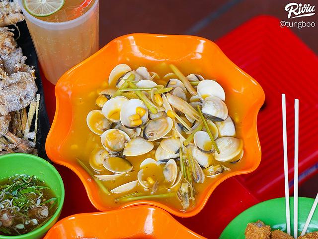 Rôm rả quán ốc vỉa hè đông nghịt khách của teen Hà Đông - ảnh 12 rom ra quan oc via he dong nghit khach cua teen ha dong - anh 12