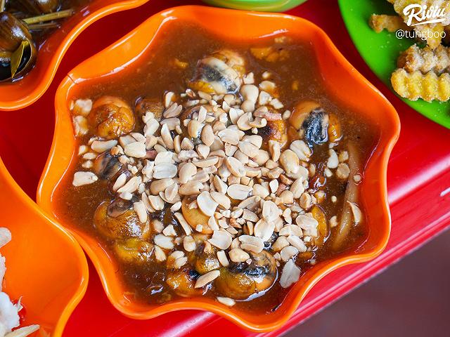 Rôm rả quán ốc vỉa hè đông nghịt khách của teen Hà Đông - ảnh 14 rom ra quan oc via he dong nghit khach cua teen ha dong - anh 14