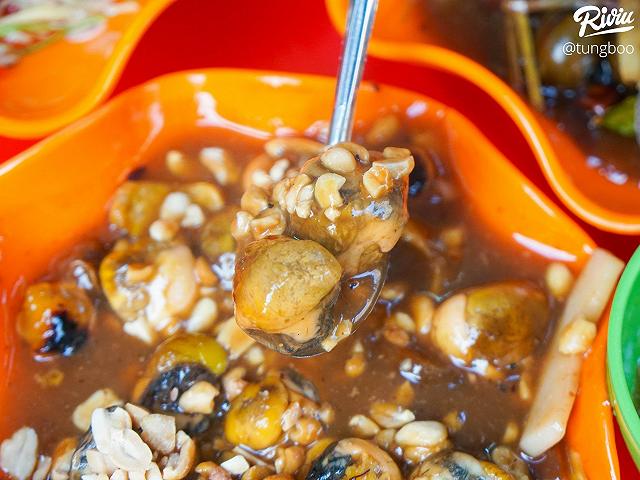 Rôm rả quán ốc vỉa hè đông nghịt khách của teen Hà Đông - ảnh 15 rom ra quan oc via he dong nghit khach cua teen ha dong - anh 15