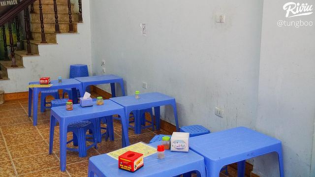 Rôm rả quán ốc vỉa hè đông nghịt khách của teen Hà Đông - ảnh 5 rom ra quan oc via he dong nghit khach cua teen ha dong - anh 5