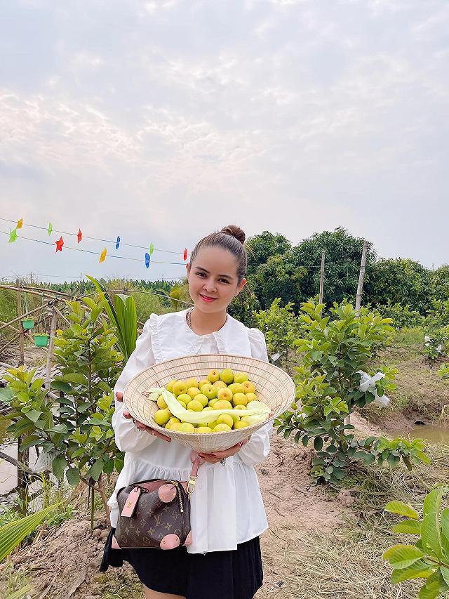 Cầm theo bịch muối ngon đi 'vườn táo toàn size khủng' tự tay hái ăn no mệt nghỉ chỉ 50k/người - ảnh 8 cam theo bich muoi ngon di "vuon tao toan size khung" tu tay hai an no met nghi chi 50k/nguoi - anh 8