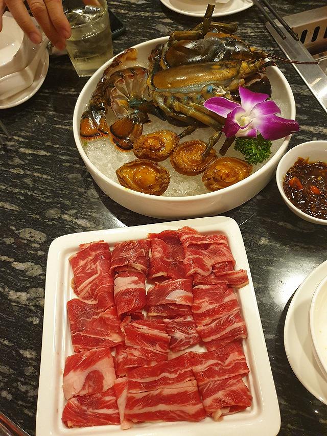 Tấp liền quán lẩu của Ninh Dương Lan Ngọc mới khai trương: nhiều góc sống ảo xịn đét được sao Việt check-in ầm ầm - ảnh 17 tap lien quan lau cua ninh duong lan ngoc moi khai truong: nhieu goc song ao xin det duoc sao viet check-in am am - anh 17