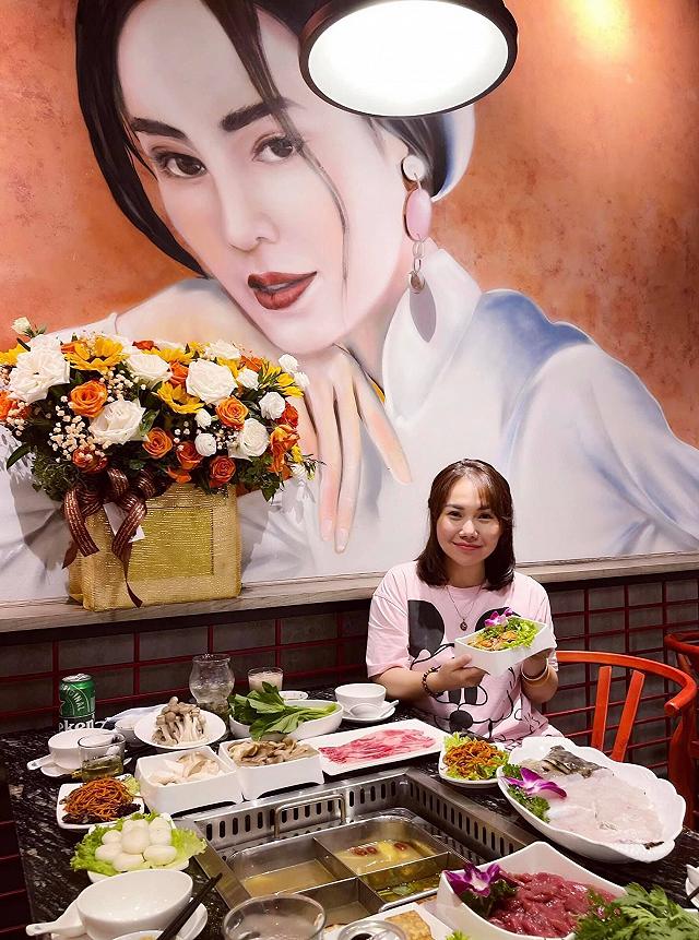 Tấp liền quán lẩu của Ninh Dương Lan Ngọc mới khai trương: nhiều góc sống ảo xịn đét được sao Việt check-in ầm ầm - ảnh 7 tap lien quan lau cua ninh duong lan ngoc moi khai truong: nhieu goc song ao xin det duoc sao viet check-in am am - anh 7