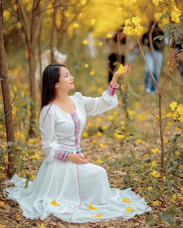 lac giua vuon hoa phong linh dep hut hon nhu chon co tich - anh 7