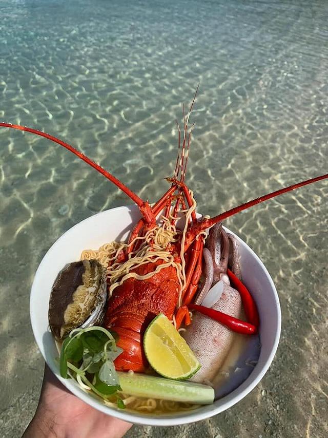 Sài Gòn nóng quá, rủ bạn bè đi bè nổi giữa biển, tắm đã ăn hải sản tươi ngon thôi nào! - ảnh 10 sai gon nong qua, ru ban be di be noi giua bien, tam da an hai san tuoi ngon thoi nao! - anh 10
