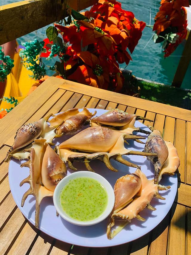 Sài Gòn nóng quá, rủ bạn bè đi bè nổi giữa biển, tắm đã ăn hải sản tươi ngon thôi nào! - ảnh 5 sai gon nong qua, ru ban be di be noi giua bien, tam da an hai san tuoi ngon thoi nao! - anh 5