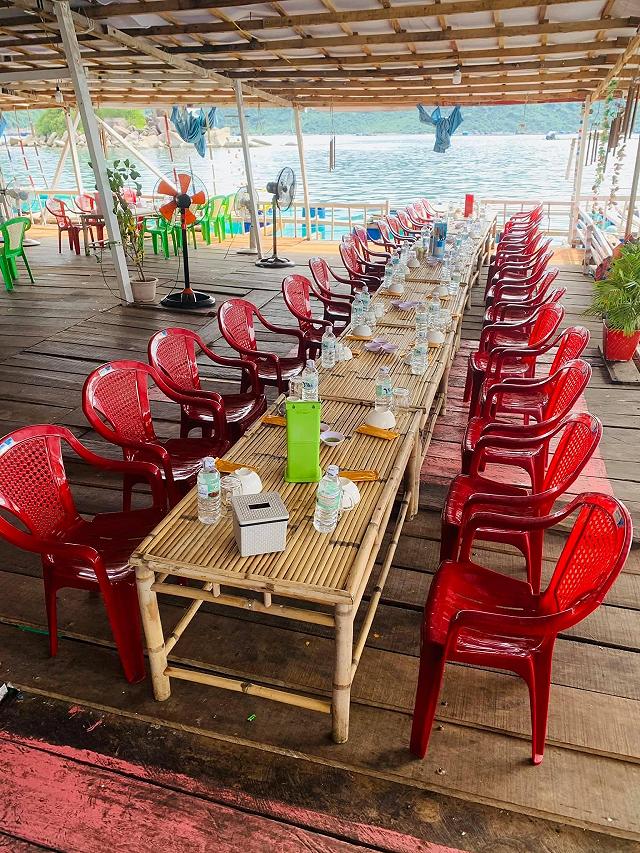 Sài Gòn nóng quá, rủ bạn bè đi bè nổi giữa biển, tắm đã ăn hải sản tươi ngon thôi nào! - ảnh 19 sai gon nong qua, ru ban be di be noi giua bien, tam da an hai san tuoi ngon thoi nao! - anh 19