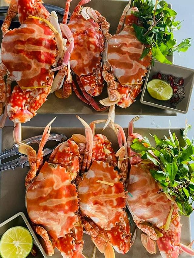 Sài Gòn nóng quá, rủ bạn bè đi bè nổi giữa biển, tắm đã ăn hải sản tươi ngon thôi nào! - ảnh 4 sai gon nong qua, ru ban be di be noi giua bien, tam da an hai san tuoi ngon thoi nao! - anh 4