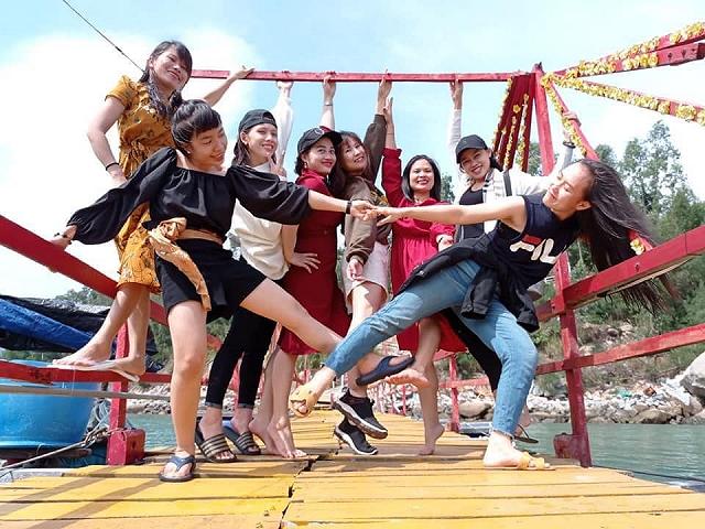 Sài Gòn nóng quá, rủ bạn bè đi bè nổi giữa biển, tắm đã ăn hải sản tươi ngon thôi nào! - ảnh 6 sai gon nong qua, ru ban be di be noi giua bien, tam da an hai san tuoi ngon thoi nao! - anh 6