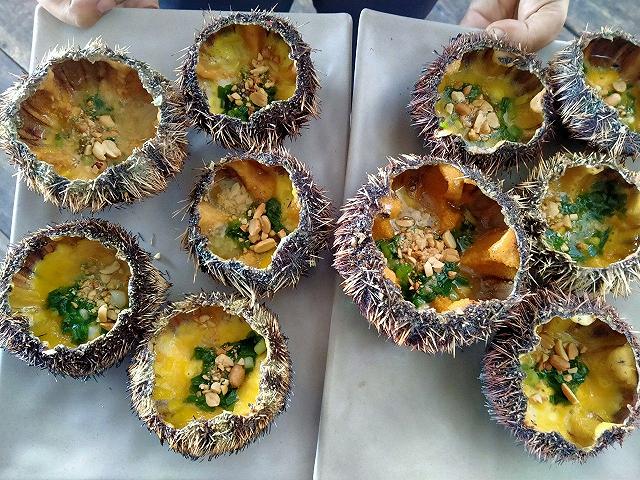 Sài Gòn nóng quá, rủ bạn bè đi bè nổi giữa biển, tắm đã ăn hải sản tươi ngon thôi nào! - ảnh 12 sai gon nong qua, ru ban be di be noi giua bien, tam da an hai san tuoi ngon thoi nao! - anh 12