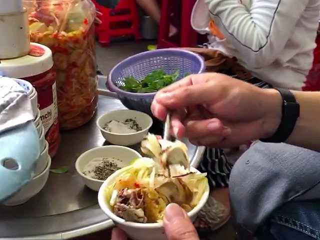di du lich da nang, co gai sai gon bat ngo truoc cach an trung vit lon khac xa mot troi mot vuc giua hai noi - anh 5