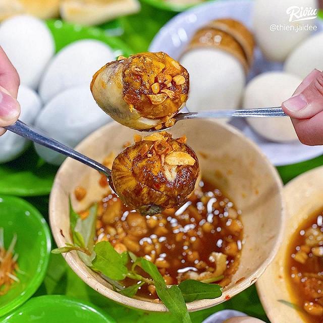 di du lich da nang, co gai sai gon bat ngo truoc cach an trung vit lon khac xa mot troi mot vuc giua hai noi - anh 1