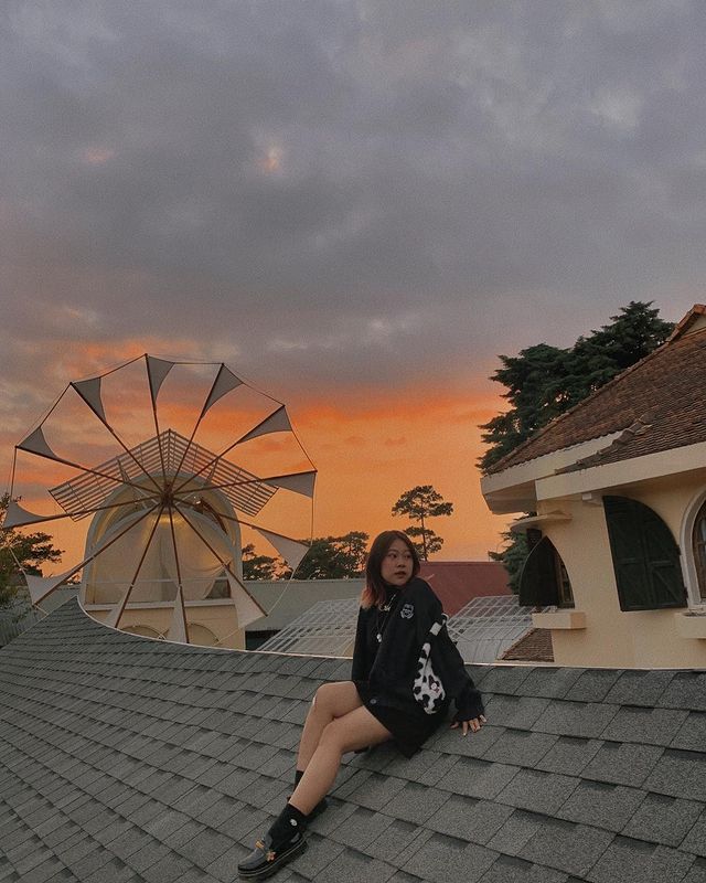 Đà Lạt có thêm chỗ check-in mới leng keng: MÁI NHÀ SỐNG ẢO ngắm hoàng hôn bao xịn sò - ảnh 17 da lat co them cho check-in moi leng keng: mai nha song ao ngam hoang hon bao xin so - anh 17