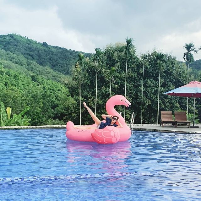 Phát hiện điểm trốn nắng tắm hồ bơi vô cực view núi rừng đẹp như 'thiên đường Bali' sát Sài Gòn - ảnh 9 phat hien diem tron nang tam ho boi vo cuc view nui rung dep nhu "thien duong bali" sat sai gon - anh 9