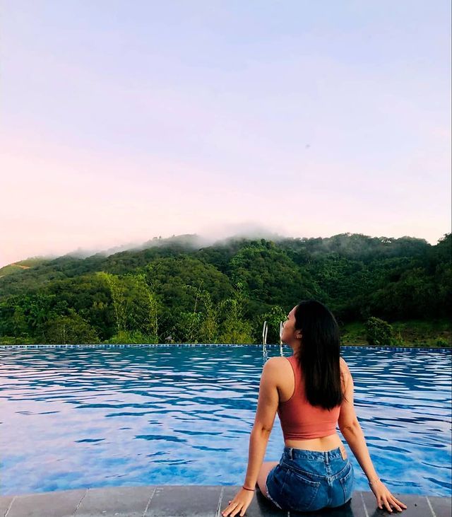 Phát hiện điểm trốn nắng tắm hồ bơi vô cực view núi rừng đẹp như 'thiên đường Bali' sát Sài Gòn - ảnh 3 phat hien diem tron nang tam ho boi vo cuc view nui rung dep nhu "thien duong bali" sat sai gon - anh 3