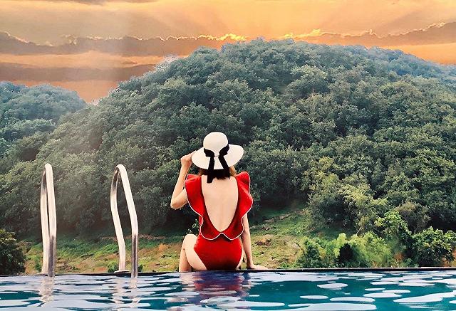 Phát hiện điểm trốn nắng tắm hồ bơi vô cực view núi rừng đẹp như 'thiên đường Bali' sát Sài Gòn - ảnh 2 phat hien diem tron nang tam ho boi vo cuc view nui rung dep nhu "thien duong bali" sat sai gon - anh 2