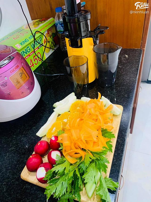 review tu lam nuoc ep uong tai nha mua dich - anh 4