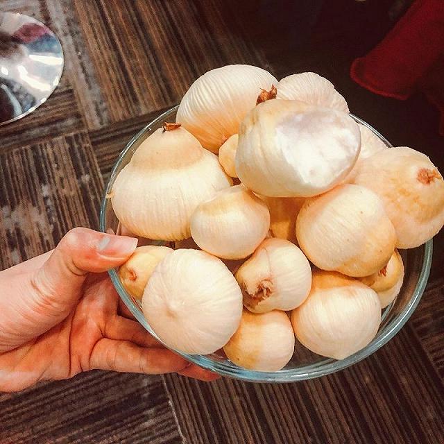 Thử một lần mê luôn MỘNG DỪA TƯƠI NGỌT MÁT đặc sản của miền tây - ảnh 12 thu mot lan me luon mong dua tuoi ngot mat dac san cua mien tay - anh 12