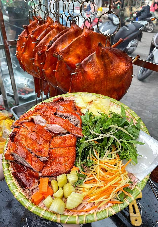 Hót hòn họt VỊT QUAY TÌ BÀ chuẩn Quảng Đông có ngoại hình siêu độc - ảnh 2 hot hon hot vit quay ti ba chuan quang dong co ngoai hinh sieu doc - anh 2