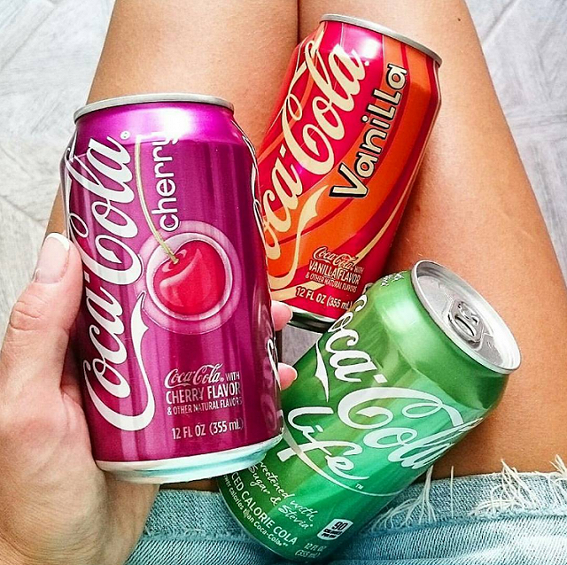 Săn lùng những PHIÊN BẢN COCACOLA ĐỘC LẠ hiếm có khó tìm ở Việt Nam - ảnh 1 san lung nhung phien ban cocacola doc la hiem co kho tim o viet nam - anh 1