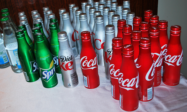 Săn lùng những PHIÊN BẢN COCACOLA ĐỘC LẠ hiếm có khó tìm ở Việt Nam - ảnh 31 san lung nhung phien ban cocacola doc la hiem co kho tim o viet nam - anh 31