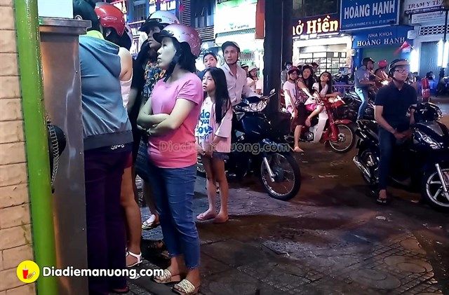 Tiệm trà sữa lạ đời nhất Sài Gòn: 'Không được mua quá 2 ly, muốn mua thêm xếp hàng lại từ đầu' - ảnh 11 tiem tra sua la doi nhat sai gon: "khong duoc mua qua 2 ly, muon mua them xep hang lai tu dau" - anh 11