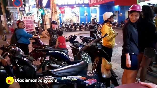 Tiệm trà sữa lạ đời nhất Sài Gòn: 'Không được mua quá 2 ly, muốn mua thêm xếp hàng lại từ đầu' - ảnh 10 tiem tra sua la doi nhat sai gon: "khong duoc mua qua 2 ly, muon mua them xep hang lai tu dau" - anh 10