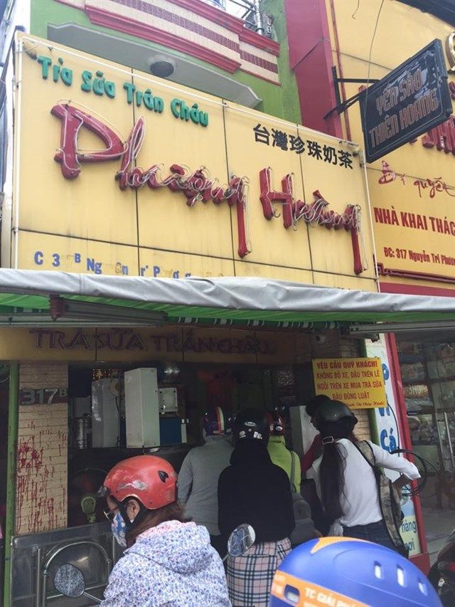 Tiệm trà sữa lạ đời nhất Sài Gòn: 'Không được mua quá 2 ly, muốn mua thêm xếp hàng lại từ đầu' - ảnh 5 tiem tra sua la doi nhat sai gon: "khong duoc mua qua 2 ly, muon mua them xep hang lai tu dau" - anh 5