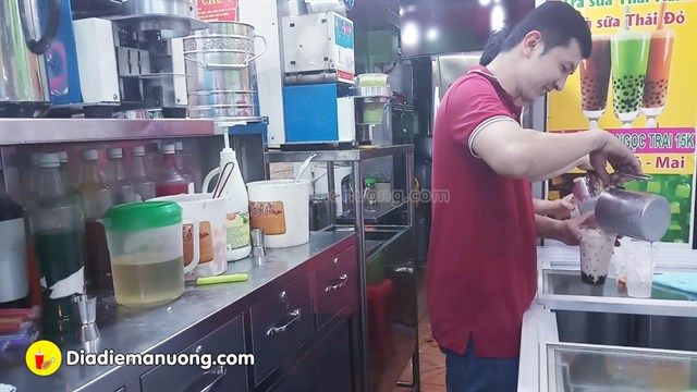 Tiệm trà sữa lạ đời nhất Sài Gòn: 'Không được mua quá 2 ly, muốn mua thêm xếp hàng lại từ đầu' - ảnh 9 tiem tra sua la doi nhat sai gon: "khong duoc mua qua 2 ly, muon mua them xep hang lai tu dau" - anh 9