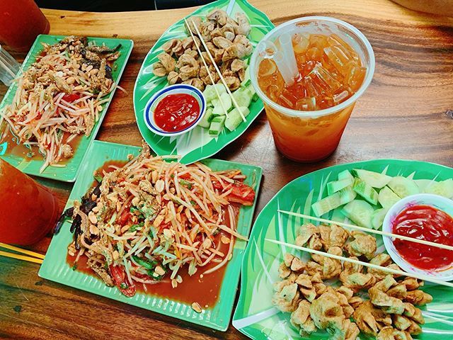 Sau một thời gây bão: mâm cua dì ba chỉ còn mối quen, bánh tráng Diva Cát Thy vẫn đông không chịu hạ nhiệt - ảnh 19 sau mot thoi gay bao: mam cua di ba chi con moi quen, banh trang diva cat thy van dong khong chiu ha nhiet - anh 19