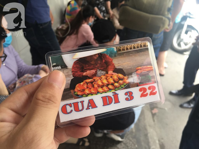 Sau một thời gây bão: mâm cua dì ba chỉ còn mối quen, bánh tráng Diva Cát Thy vẫn đông không chịu hạ nhiệt - ảnh 6 sau mot thoi gay bao: mam cua di ba chi con moi quen, banh trang diva cat thy van dong khong chiu ha nhiet - anh 6