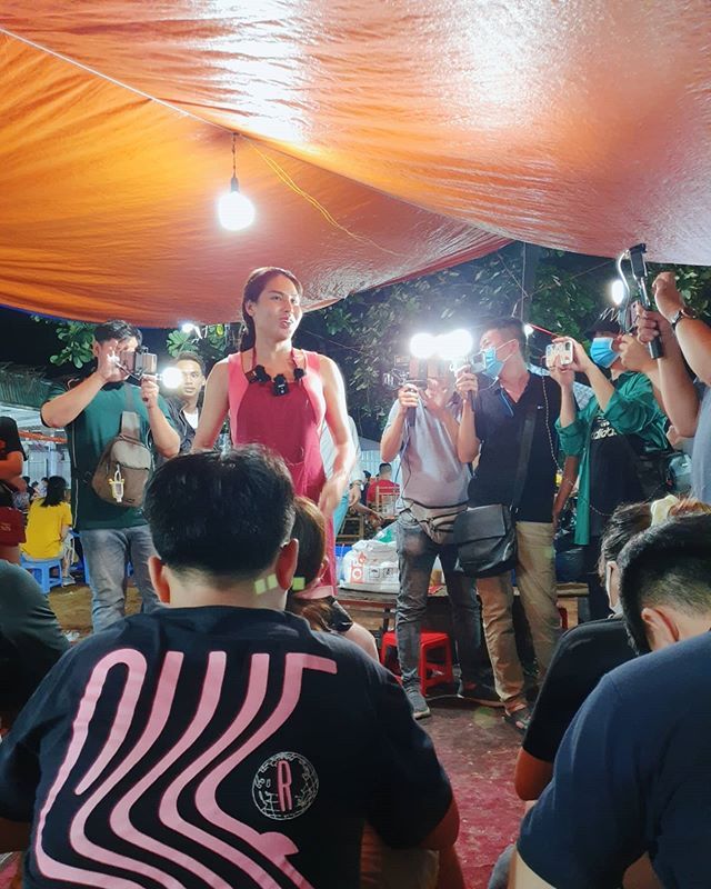 Sau một thời gây bão: mâm cua dì ba chỉ còn mối quen, bánh tráng Diva Cát Thy vẫn đông không chịu hạ nhiệt - ảnh 9 sau mot thoi gay bao: mam cua di ba chi con moi quen, banh trang diva cat thy van dong khong chiu ha nhiet - anh 9