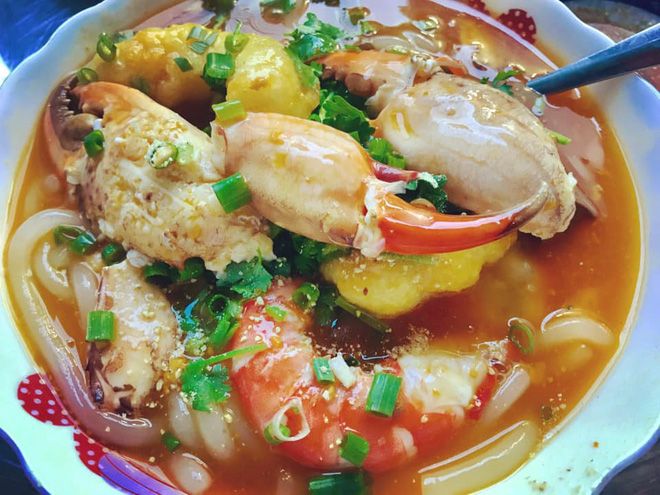 Sau một thời gây bão: mâm cua dì ba chỉ còn mối quen, bánh tráng Diva Cát Thy vẫn đông không chịu hạ nhiệt - ảnh 21 sau mot thoi gay bao: mam cua di ba chi con moi quen, banh trang diva cat thy van dong khong chiu ha nhiet - anh 21