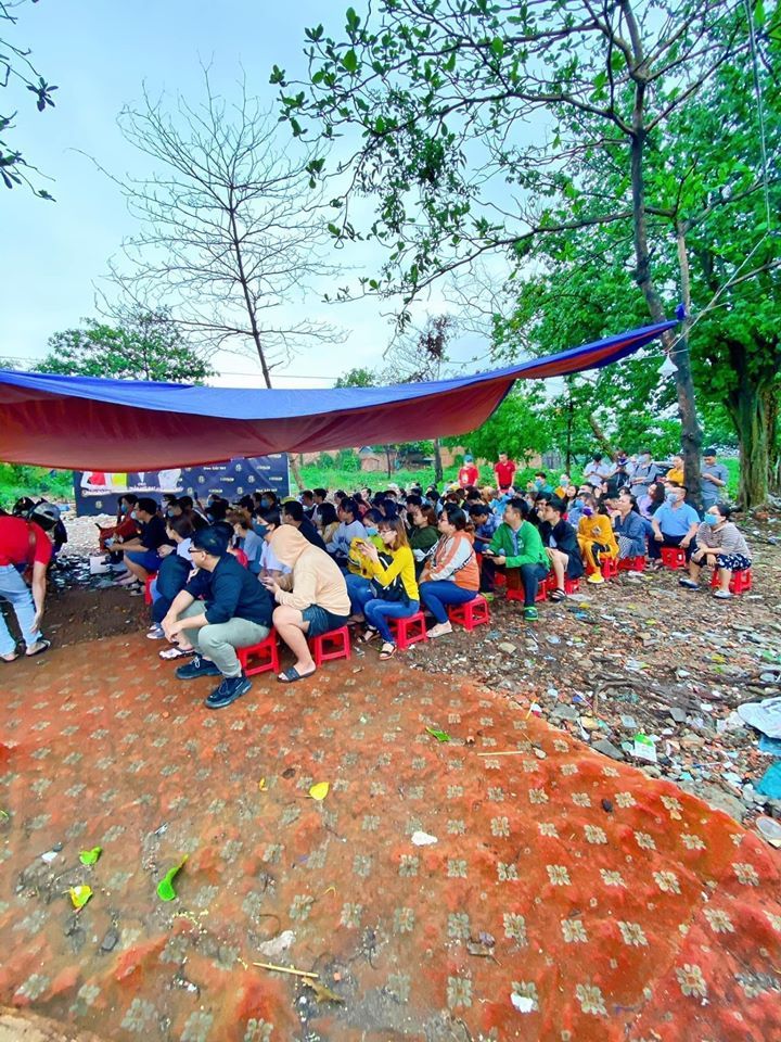 Sau một thời gây bão: mâm cua dì ba chỉ còn mối quen, bánh tráng Diva Cát Thy vẫn đông không chịu hạ nhiệt - ảnh 12 sau mot thoi gay bao: mam cua di ba chi con moi quen, banh trang diva cat thy van dong khong chiu ha nhiet - anh 12